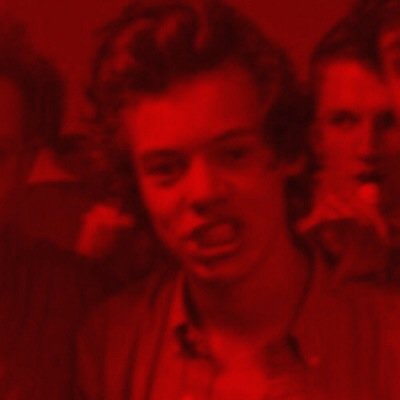 hey ! follow @cuddlxyziam if ur 1d af