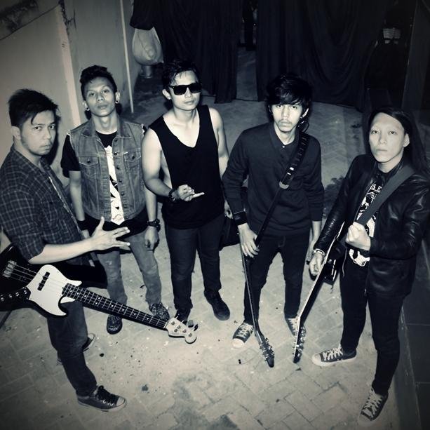 #ParallelUniverse On Store http://t.co/OrWJ6PIDWM | Jakarta Indie Rock | cp: 087809442358 / 7D45447D @lukydwiprasetyo |