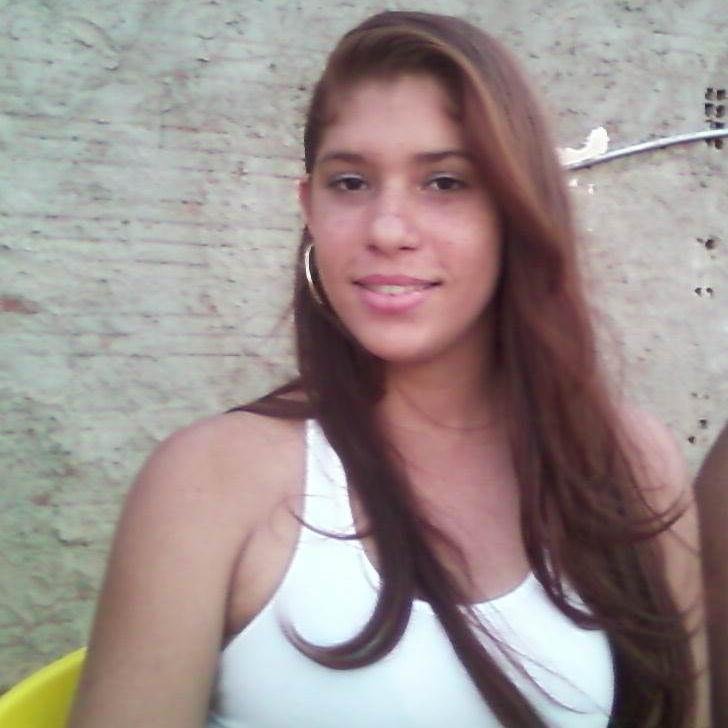 Deixa eu dizer que te amo, deixa eu pensar em você, isso me acalma, me acolhe a alma, isso me ajuda a viver