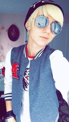 FoxPrinceEd's profile picture. Hey did it hurt when you fell from heaven? You must have stolen my heart Baby can I have it back? #Single #Bi