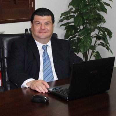 Abogado especialista en litigio fiscal y administrativo, certificado en la Ley Federal de Protección de Datos Personales