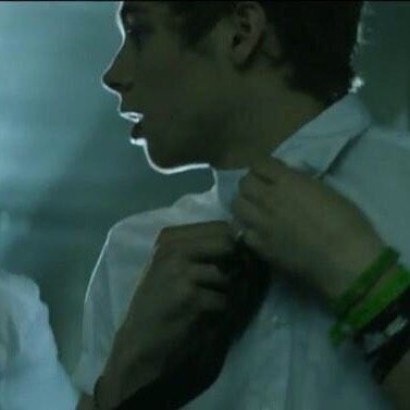 @hurtingforirwin gave ya free follow. Follow her and ask her for fback
