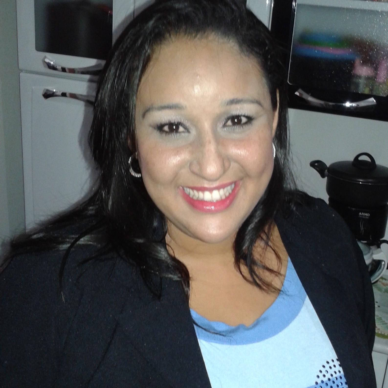 Geminiana, determinada, extrovertida, perseverante, amante da liberdade, que tem fé na vida e nas boas oportunidades que ela oferece!