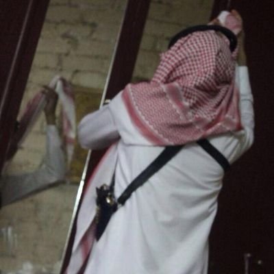 لبئ قبيلة حرب في كل ديره
العزوه اللي مانخذل من نصاها
من دون قاصر في رجال الجزيره
حرب الدول ماينلحق مستواها
#حرب❤