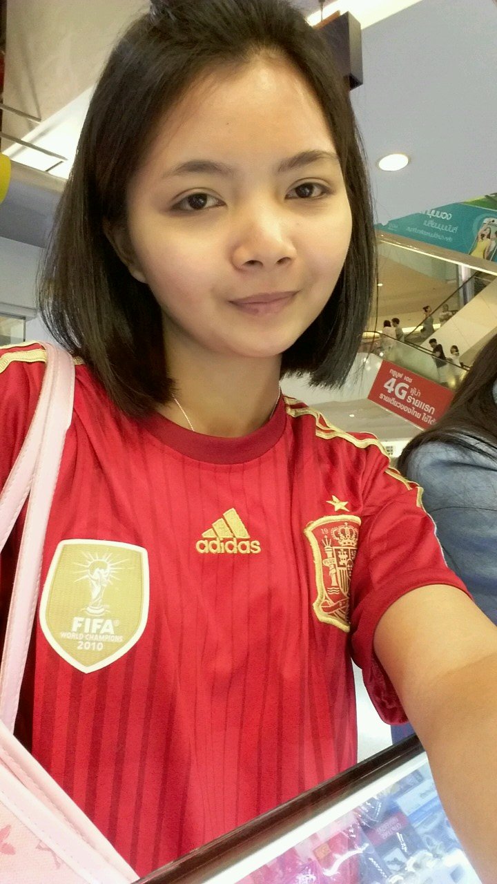 I am now 14 years old and studying in Thailand.
I just play to follow me here. I played it as if it were easy, it helps guide me with thanks.