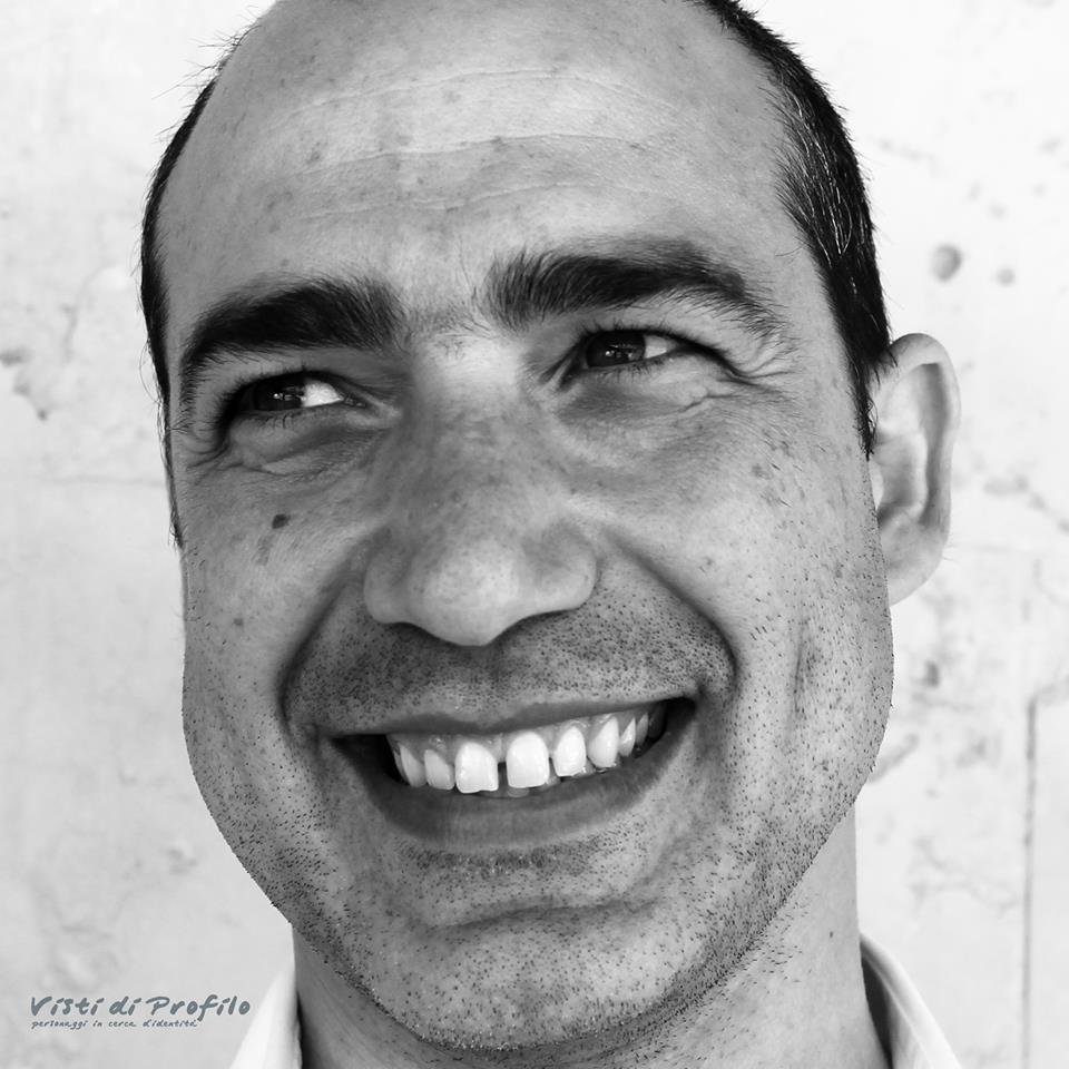 Devo decidere cosa fare da grande. Attualmente #consulente, #docente, #editore.