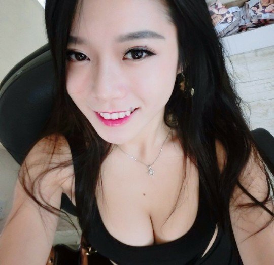models  #xx #PlanetYadong #KaumHorny