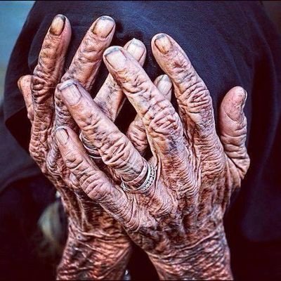 ‏‏مخلوق مؤقت وضعيف ، مصنوع من طين وأحلام . ‏‏