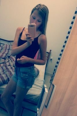 Hello♥ Ich Bin Laura sweet 13'teen
Ich Lebe für Fußball♡
Ich Liebe Hunde♡
Kc Rebell*-*♡
und jaa♥
Love all my followers ♡