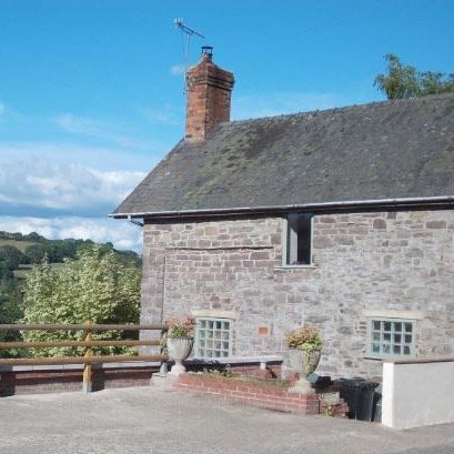 Family run bed and breakfast, nestled in the beautiful undulating Shropshire hills. Treat yourself to a relaxing break.