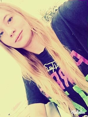 15 years old.
single but looking.
sophomore