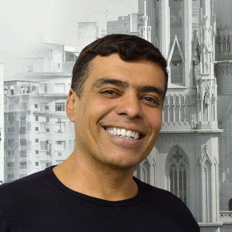 Analista Econômico Financeiro, Professor Universitário e Educador Voluntário -  Homens são anjos com uma asa só: precisam se abraçar para alçar voo.