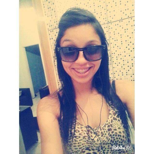 Você aqui comigo, é meu único pedido ♫