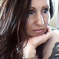domestic godess , im practicly perfect in every way x i loveto laugh hate pessemistic people ,