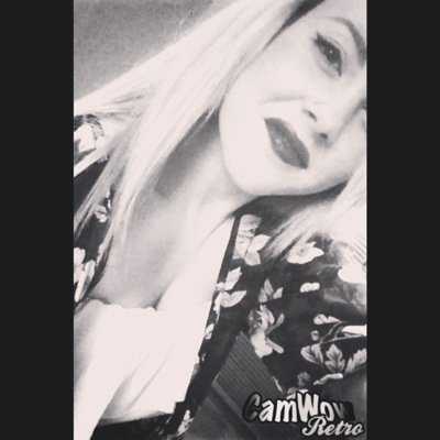 Podría decirte muchas cosas de mi, pero aún estoy por descubrir. Puedes hacerme feliz con un te quiero..¿te arriesgas?