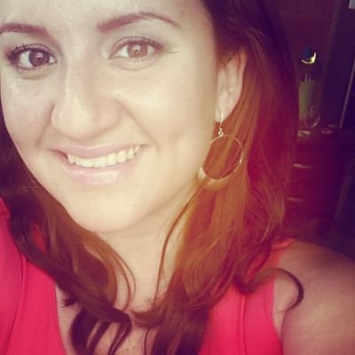 ElizabethFayeG's profile picture. super - cool - mom.