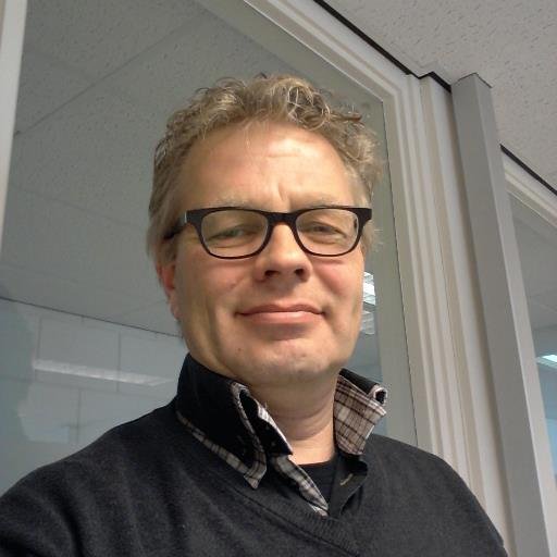 Zelfstandig ondernemer, arbo- en re-integratie dienstverlening,drum in een rockband en fiets met Borval,gehuwd en 2 volwassen dochters