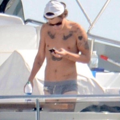 please follow @hipsternxrry (deleted at 1.5k and would love to have 1.6 by thanksgiving