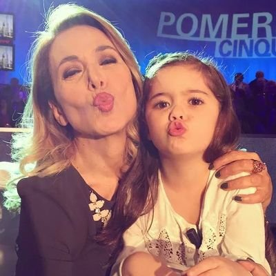 Profilo dedicato a #Pomeriggio5 e #DomenicaLive condotti da @carmelitadurso. Questo Profilo é gestito da Fan delle trasmissioni.