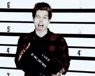 fangirl acc. deeply madly in love with 5 second of summer [inactive bc school]