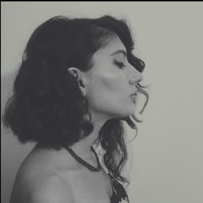 Bu, bugün böyle olmuş olabilir ama yarın da şöyle olabilir yani.
☽ / Ağaçlara bakarım.