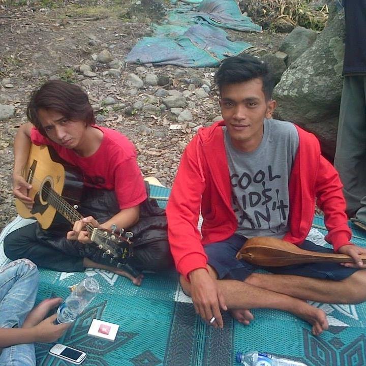 Menjalani hidup dengan kesabaran dan penuh pengorbanan..!!
