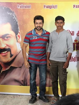 உலகத்தில்  பல செல்வம் பெற்றவன் ஒரு லட்சம் சொந்தங்கள் பெற்ற ஒருவன்