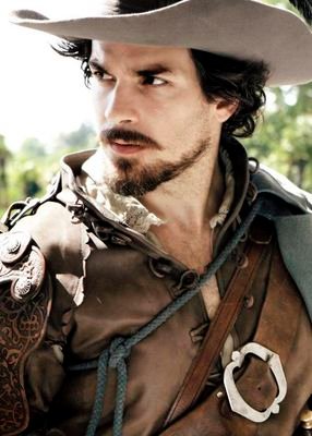 Francés de pura cepa, Athos se cree el líder, pero no. Fornicador profesional.