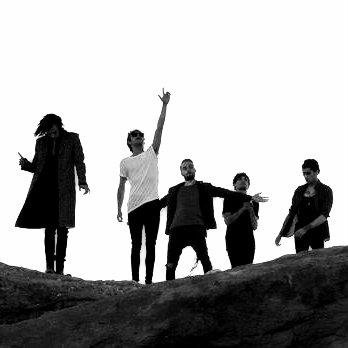 You like (boy)bands, we like (boy)bands. Let's be friends then! ✌