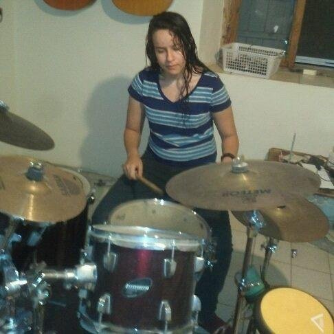 16| straigh| singel| i play the drums| in love with kurt cobain and layne staley| Harry potter rule!. instagram-danashalev77