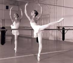 Is good dancer! I love ballet and all the types of dance! Do you like too? So follow!
