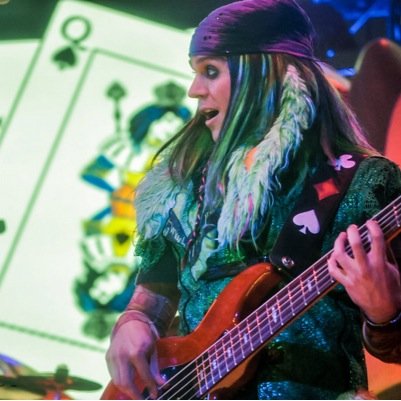 Bass players are always the intellectual kind, but nobody knows it.
I spend my days swooning over Alice and goofing with Mally. We're All Mad Here! {RP/MV}