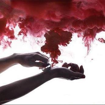 MalditoSeaMiSer's profile picture. ¡Help!
15 años de estorbo en este mundo,nunca entenderé a esta sociedad,odio eterno a mi cuerpo ya no recuerdo como se sentía la felicidad.