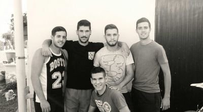 Somos un grupo de amigos que en nuestra vida diaria nos reímos, divertimos y hacemos vídeos para que podáis ver nuestras locuras. ¡¡SUSCRÍBETE a nuestro canal!!