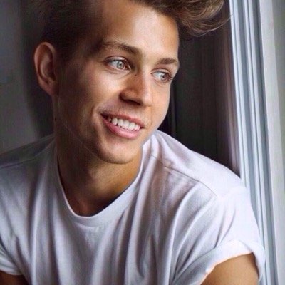 •3/4 • 0/4 • luke friend•