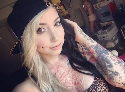 ChainedFuxk's profile picture. back up y0