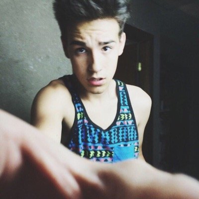 @asdfghjacob_ JUST GAVE YOU A FREE FOLLOW SO FOLLOW HER BACK OR I UNFOLLOW :)