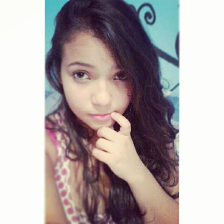 Seu batom mata mais que pistola!       One Direction ♥☯
http://t.co/kI2krnqRCV