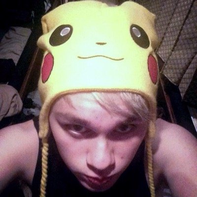 FOLLOW @Cuddlieclifford & @sassierdolphin1 BECAUSE THEYRE GOOD PEOPLE
