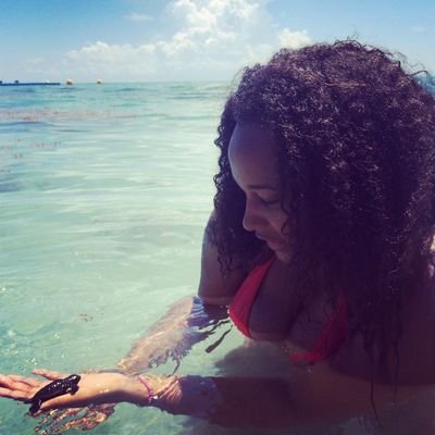 West Indies Addict,mais pas que...
  @VaKBandBordeaux #TeamPainauBeurreChocolat  Love Raspberry/Pistachio/Mojito
/ Pin 2614F347