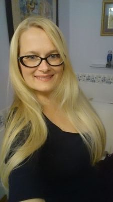 Married mother of 3, I tweet about motherhood, work, community psychology, and living life in the 'burbs. :)