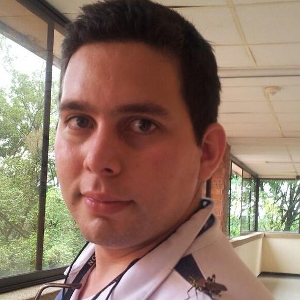 Periodista llanero, lectorísimo, beatlemaníaco, defensor de la fe y gomoso del anime. Esta cuenta es personal. Me da igual si mis opiniones te gustan o no.