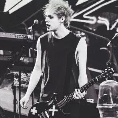 professorluke is mine❤ //I'm a social Reject// @lukc55sus is the pepperoni to my pizza {bi/single/dms?}