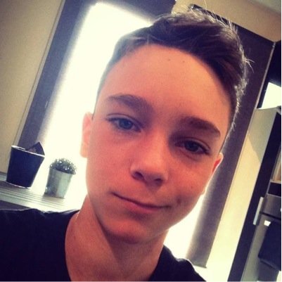 Salut Si tu veux tu peux t'abonné a mes compte alias Snapchat : Hydrox3officiel
Facebook : Kylian couturier
Instagram : KylianPosey
Skype : Hydrox3