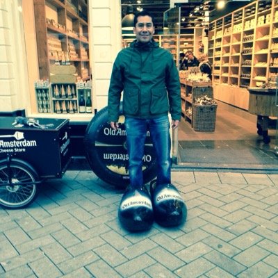 Profesionista, empresario, mexicano motivado para salir y sacar a su país adelante...