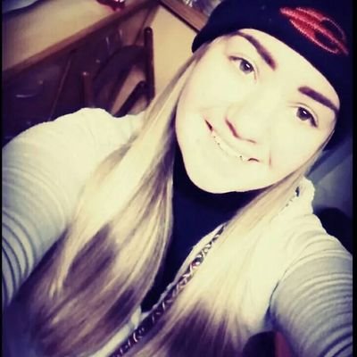 Cara tu tem serios problemas mentais, mas msm assim t amo, qnd q n é nós? tmj e n é de hj... ❤❤ p. @_Gaaaaabi_