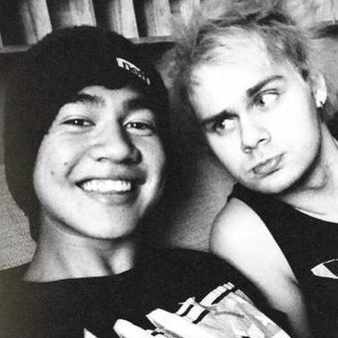 free follow from @the5sosdonut