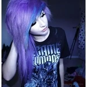Hi I am Elsa James Scarzone I am from England I am British and Irish.