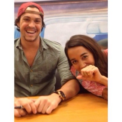 Here to update you on what's going on with @AlexandSierra. But most importantly support them xoxo :) official accounts @SierraDeaton @AlexKinsey