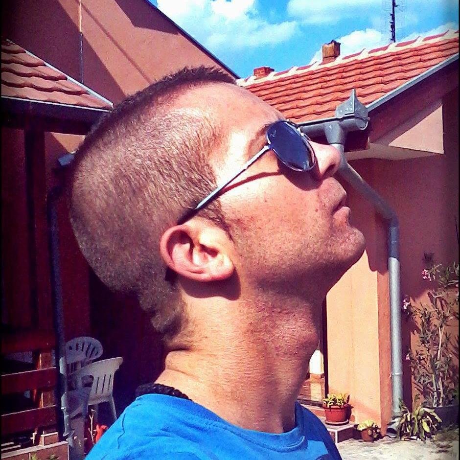 Moji tvitovi nisu moj lični stav, već je to stav neke osobe koja nema apsolutno nikakve veze sa mnom. 

https://t.co/R8WAnB9nWi